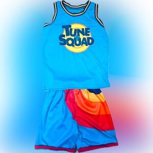 Tune Squad Halloween costume size Medium.  Worn once. Great condition!